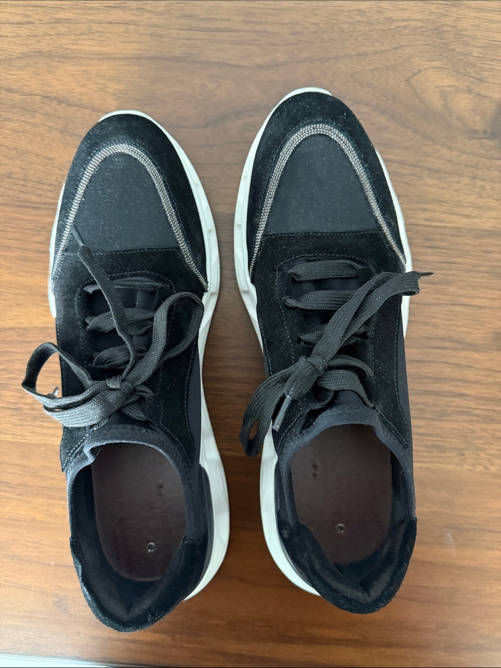HOMAGE Black and White Women's Low-Top Sneakers